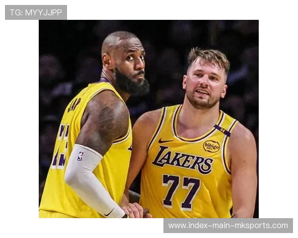 湖人队名宿助阵，球队士气大增，湖人队球员